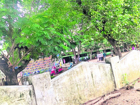 ప్రైవేటుపై మోజు.. 3