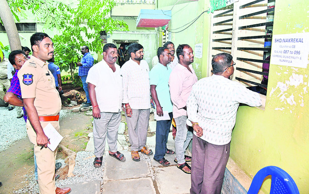 మద్యం దరఖాస్తులు 4,9061