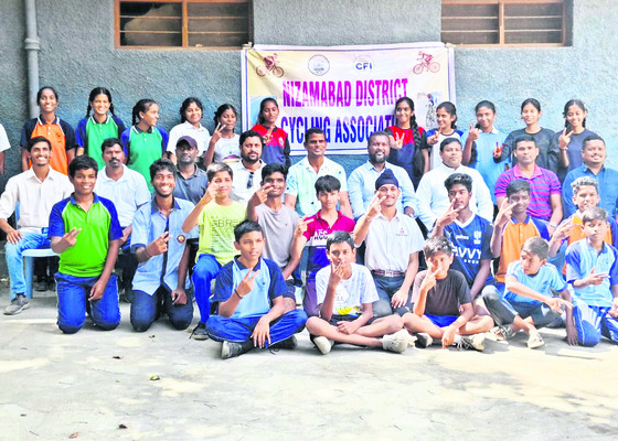 ధాన్యం కొనుగోళ్లను  వేగవంతం చేయాలి 2