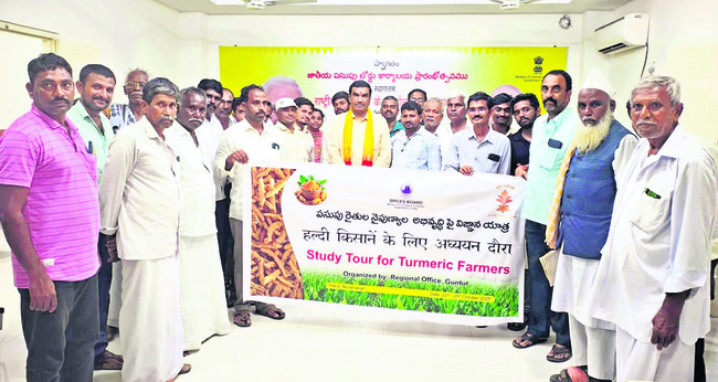 పసుపు రైతుల అభ్యున్నతికి విజ్ఞానయాత్రలు అవసరం 1