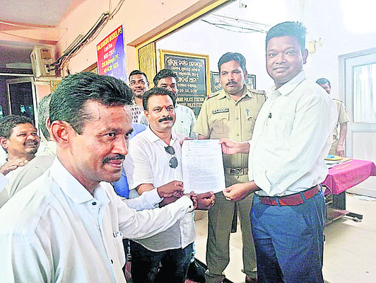 ఫేక్ వెబ్ చానెళ్లపై చర్యలు తీసుకోవాలి1