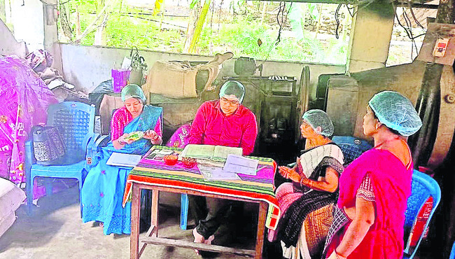 ఘనంగా కాళీమాత పూజలు 1