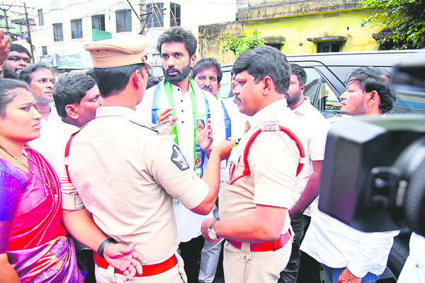 మహిళలకు రక్షణ కల్పించలేని ప్రభుత్వం గద్దె దిగాలి1
