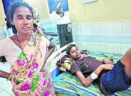 ఆశ్రమ పాఠశాల విద్యార్థికి పచ్చకామెర్లు1
