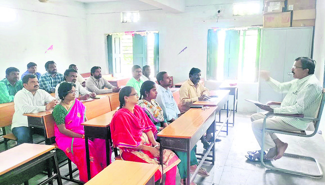 ఇంటర్ పరీక్షలకు విద్యార్థులను సిద్ధం చేయాలి
1