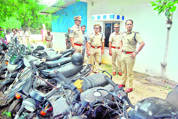 సైబర్‌, డ్రగ్స్‌ నేరాలపై దృష్టిసారించాలి1