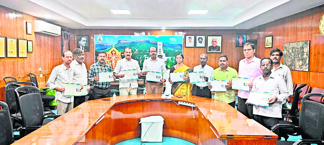 ప్రైవేటుపై మోజు.. 4