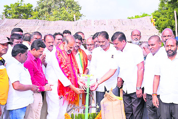 దళారులకు ధాన్యం విక్రయించొద్దు2