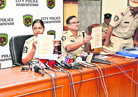 దొంగనోట్లు ముద్రిస్తున్న వ్యక్తి అరెస్ట్1