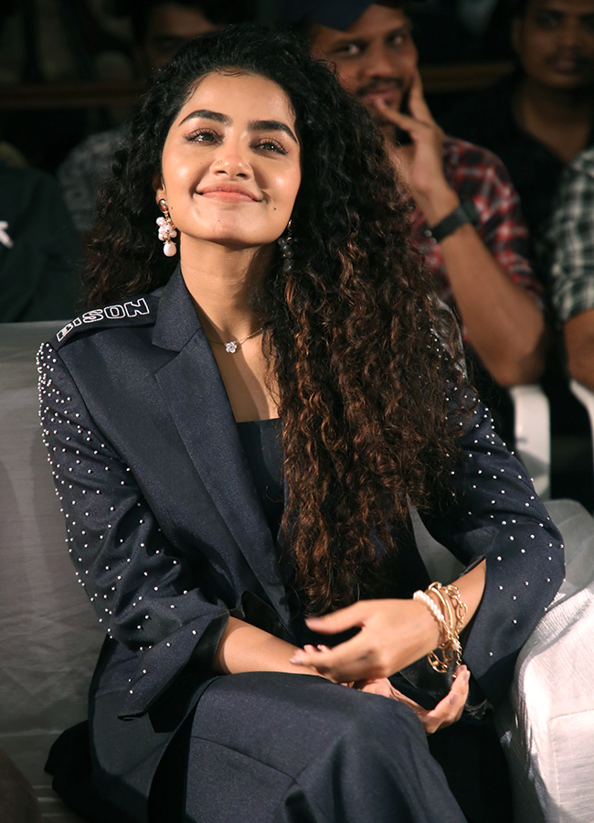 Actress Anupama Parameswaran Bison Movie Press Meet HD Pics3