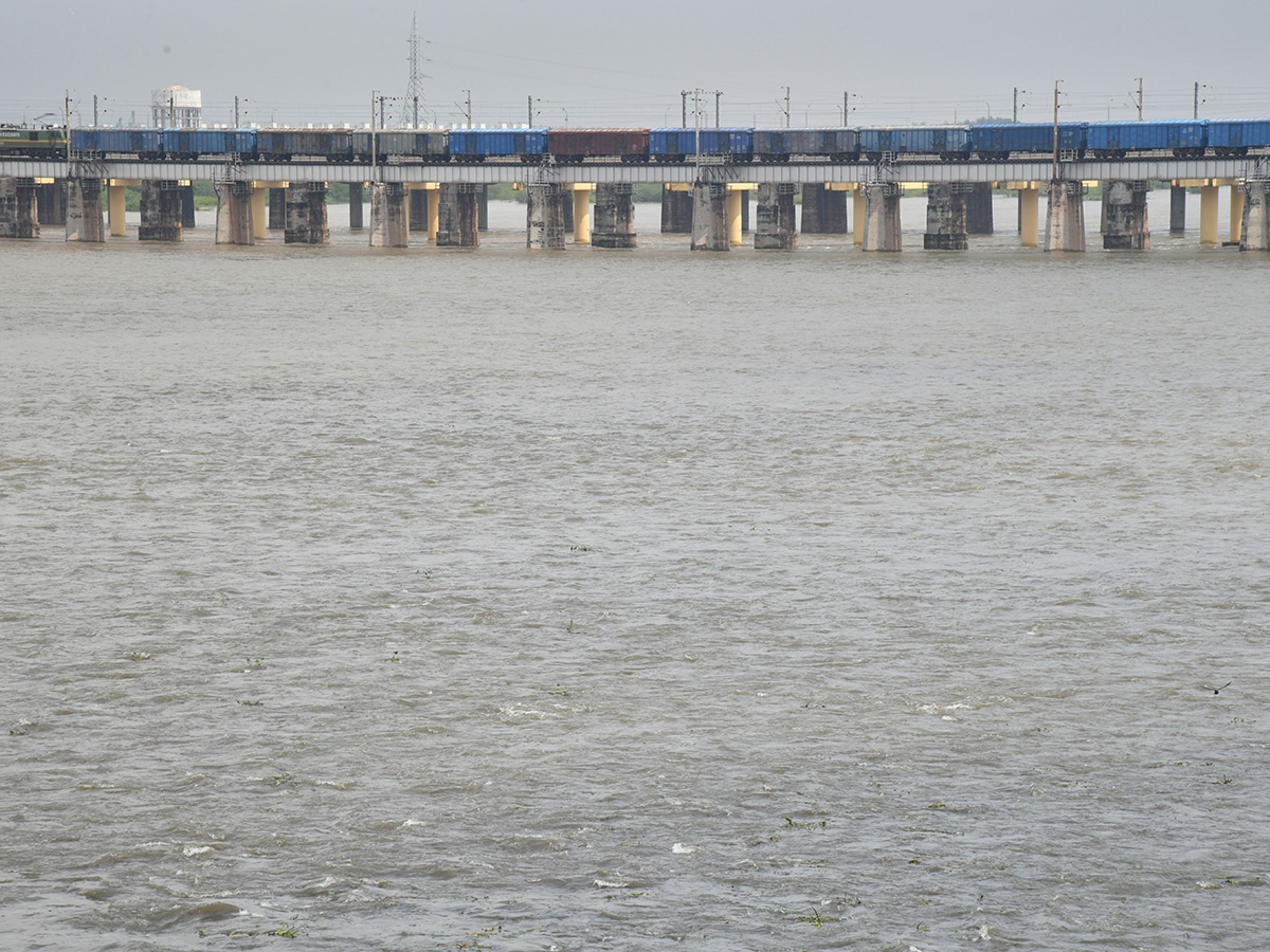 Huge Water Flow In Penna River Nellore barrage16