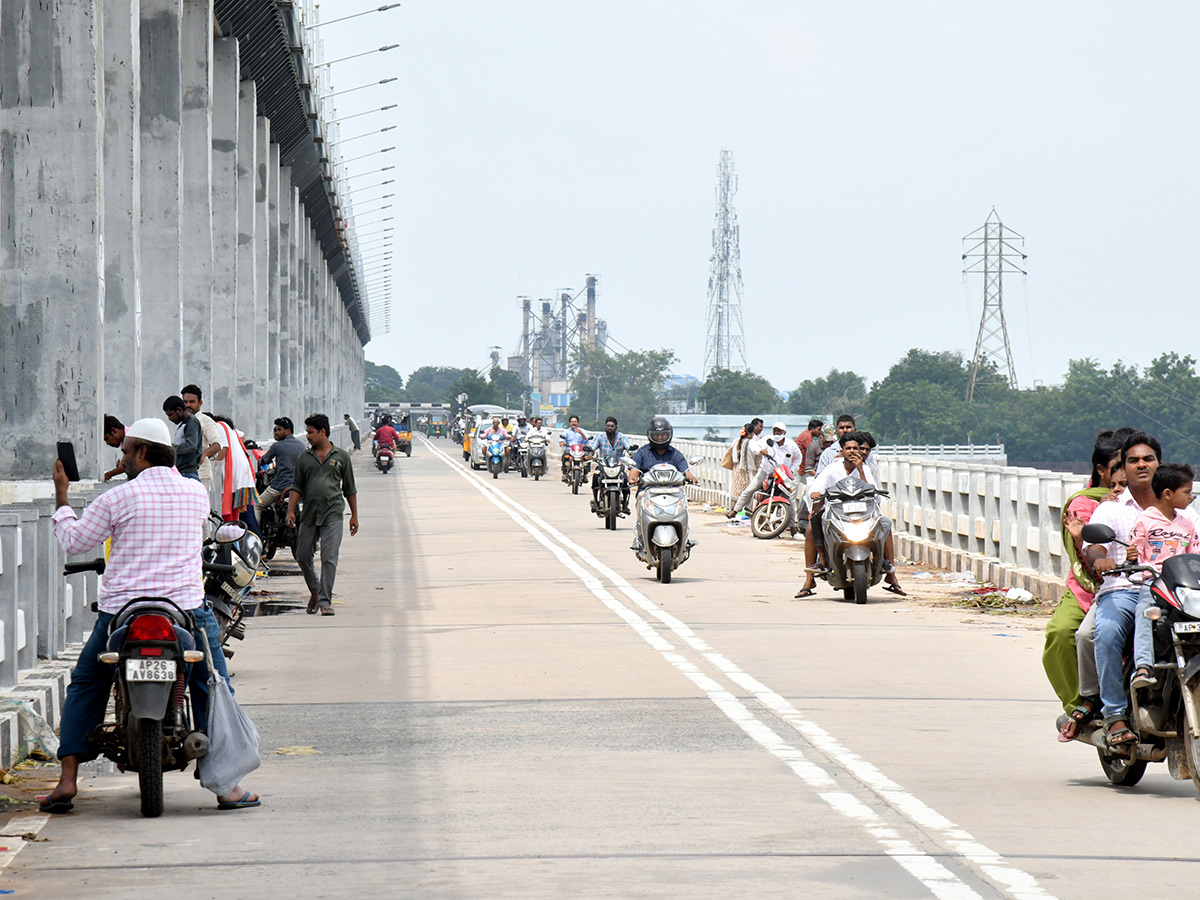 Huge Water Flow In Penna River Nellore barrage18