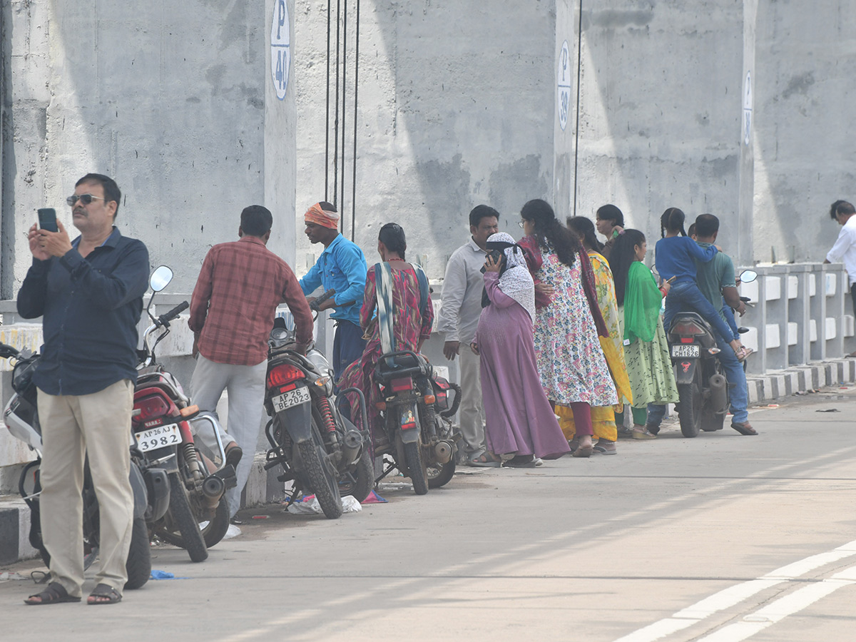 Huge Water Flow In Penna River Nellore barrage19