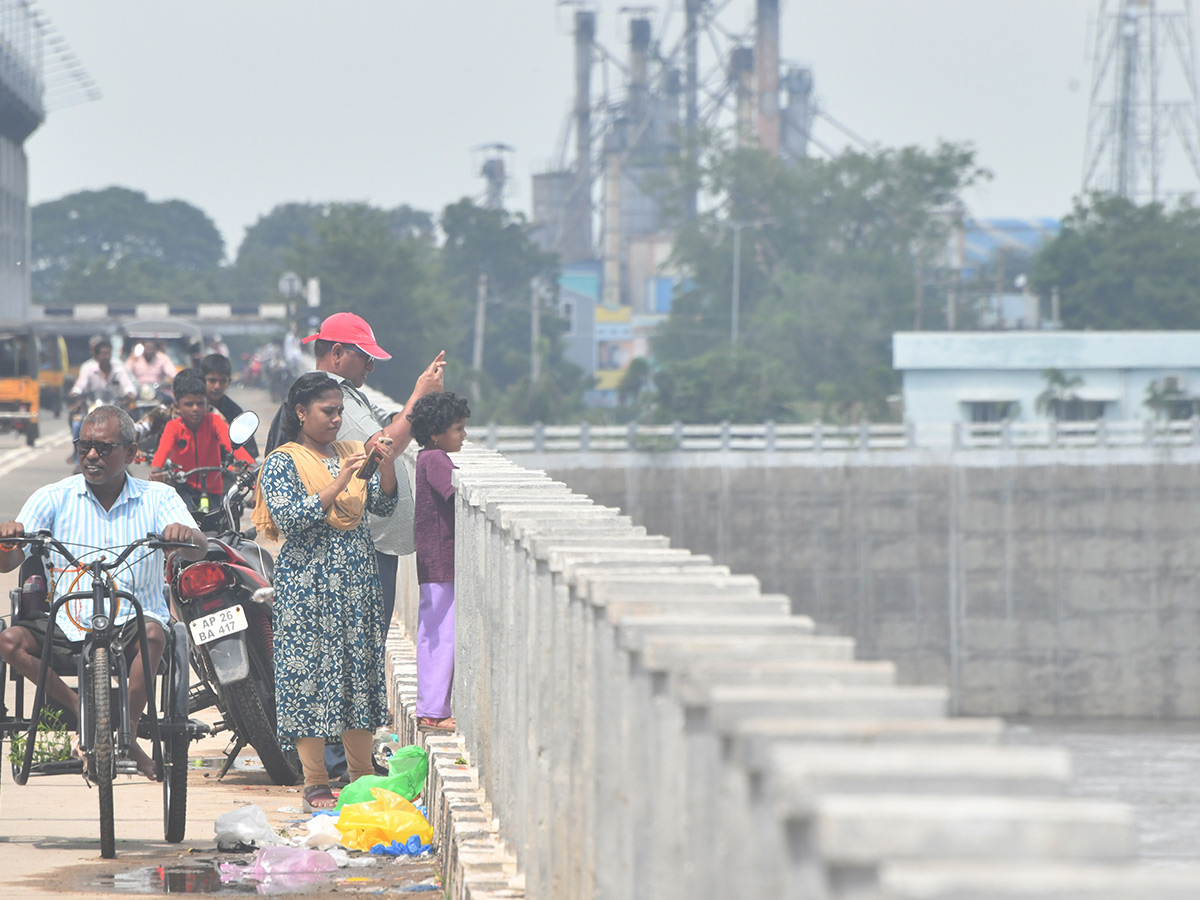 Huge Water Flow In Penna River Nellore barrage20