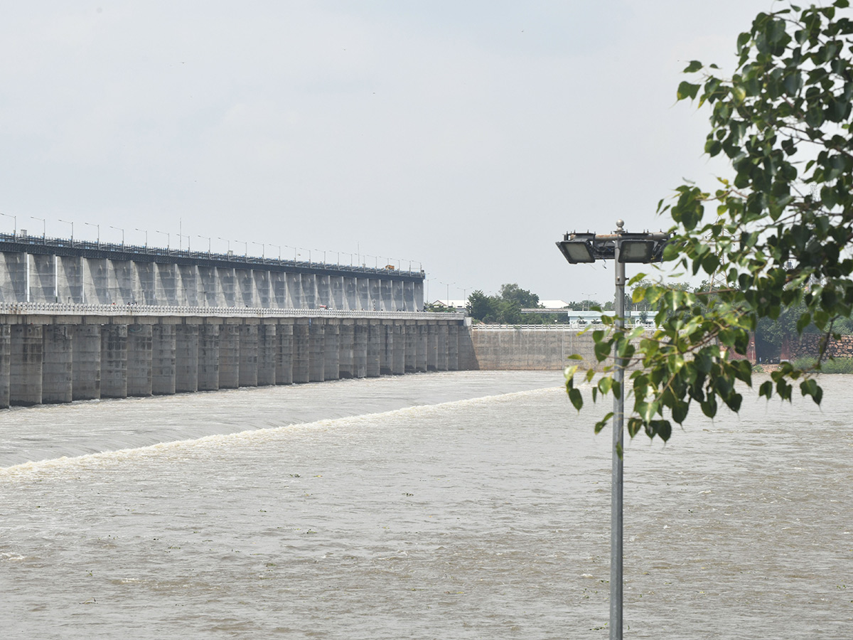 Huge Water Flow In Penna River Nellore barrage5