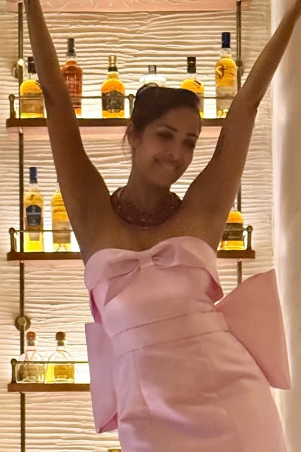 Malaika Arora celebrates Her birthday with midnight celebrations Photos4