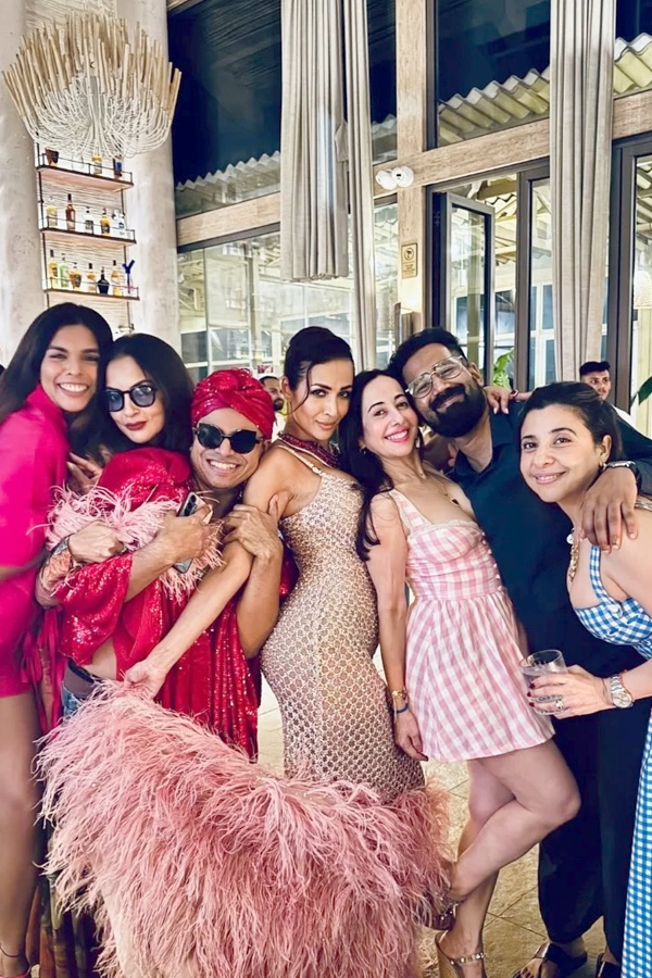 Malaika Arora celebrates Her birthday with midnight celebrations Photos8