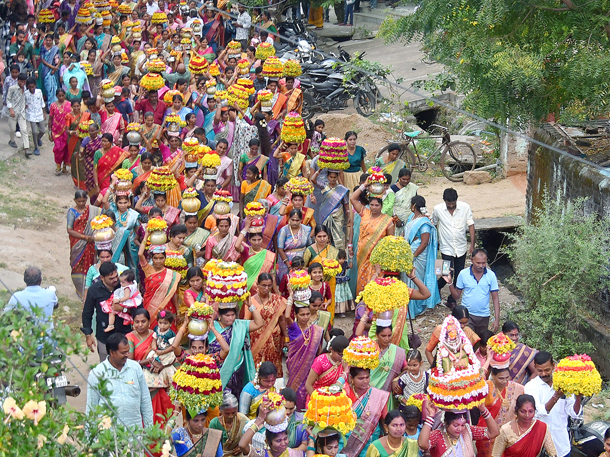 Nethakani Caste People Grandly Celebrates Diwali Bathukamma Photos10