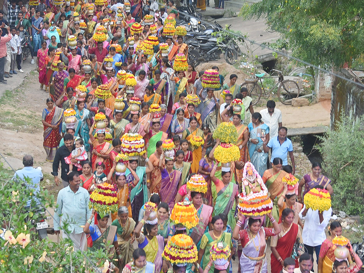 Nethakani Caste People Grandly Celebrates Diwali Bathukamma Photos12