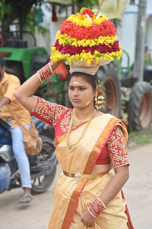 Nethakani Caste People Grandly Celebrates Diwali Bathukamma Photos13