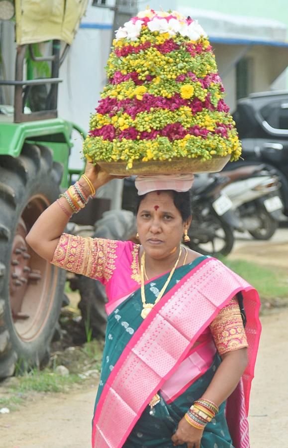 Nethakani Caste People Grandly Celebrates Diwali Bathukamma Photos14