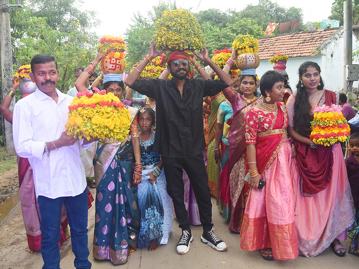 Nethakani Caste People Grandly Celebrates Diwali Bathukamma Photos16