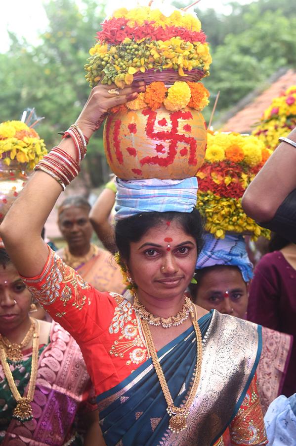 Nethakani Caste People Grandly Celebrates Diwali Bathukamma Photos17