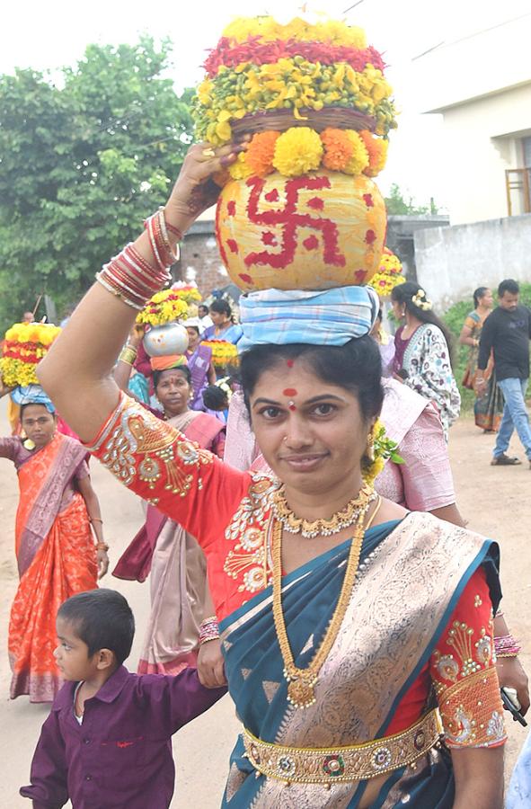 Nethakani Caste People Grandly Celebrates Diwali Bathukamma Photos18
