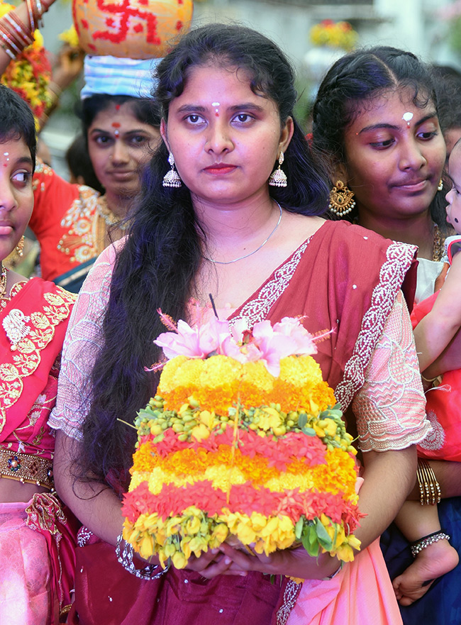 Nethakani Caste People Grandly Celebrates Diwali Bathukamma Photos19