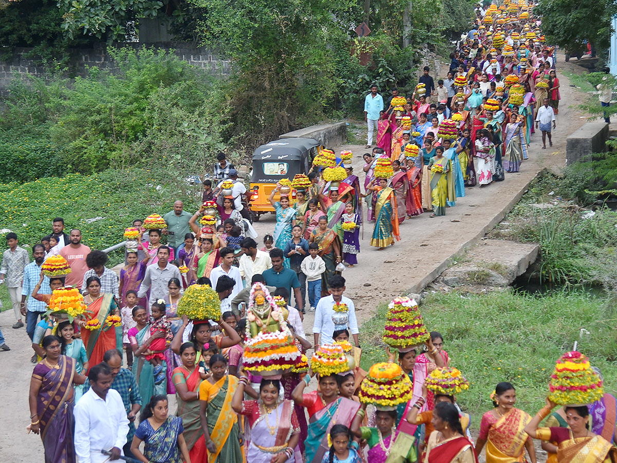 Nethakani Caste People Grandly Celebrates Diwali Bathukamma Photos9