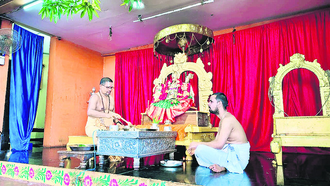 రామయ్యకు  సువర్ణ పుష్పార్చన1