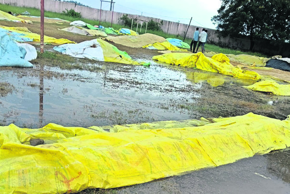 వర్షం.. రైతు ఆగం2