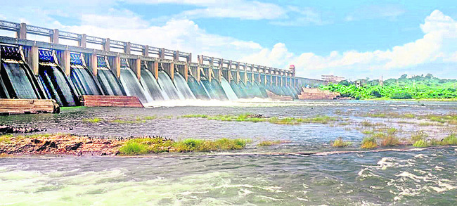తుంగభద్ర పరవళ్లు1