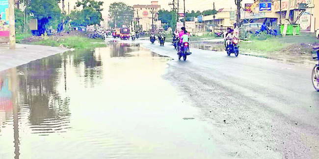 అడుగడుగునా మడుగులే 1