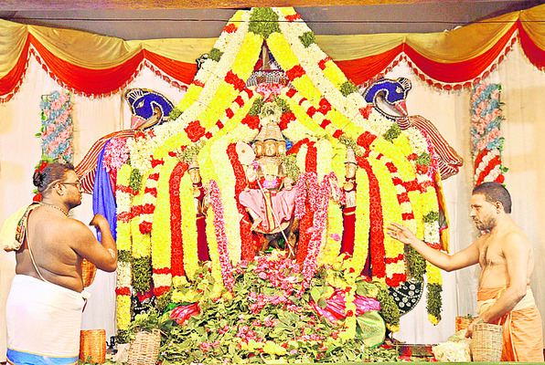 తిరువాభవరణం అలంకరణలో సుబ్రహ్మణ్యస్వామి 1