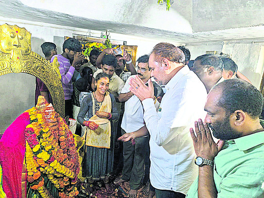 వేడుకగా కంచెమ్మ తల్లుల జాతర 1