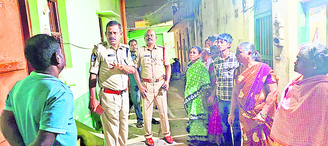 తుపానుపై అప్రమత్తం 
1