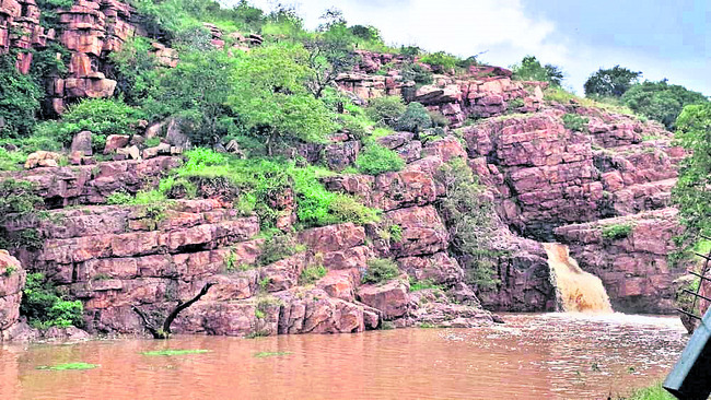 ఉప్పొంగిన బుచ్చమ్మ కుంట1