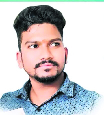 కారు బోల్తా పడి వ్యక్తి మృతి 
1