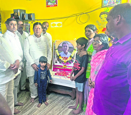 గోదావరిలోకి  కొనసాగుతున్న నీటి విడుదల 
1