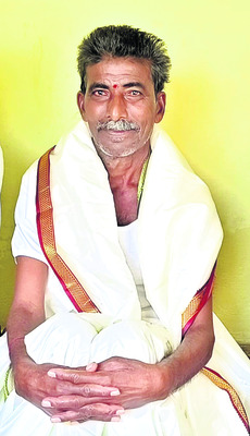 ఉరివేసుకుని రైతు ఆత్మహత్య 
2