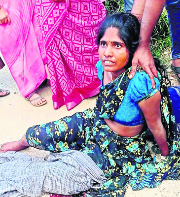 బస్సు కింద పడి మహిళకు తీవ్ర గాయాలు3