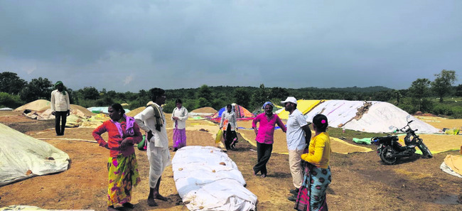 స్కాలర్షిప్ నిధులు విడుదల చేయాలని ర్యాలీ 
1