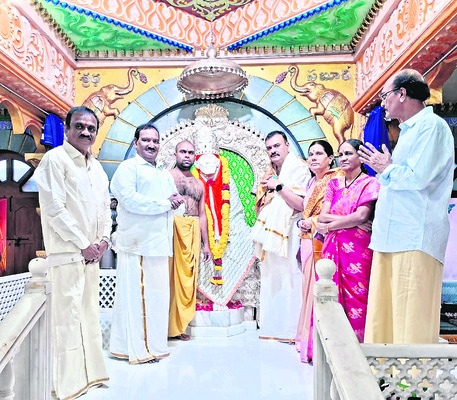 బాబా ఆలయంలో  సంగారెడ్డి జడ్జి పూజలు 2