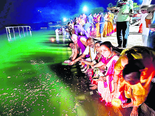 గోదావరికి హారతి2