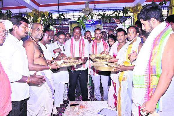 కాంచనగుహకు స్వర్ణకాంతులు 2