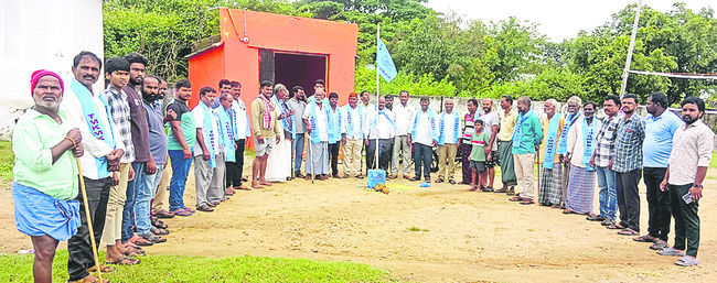 ప్రాణాలు పోయినా  భూములిచ్చేది లేదు 2