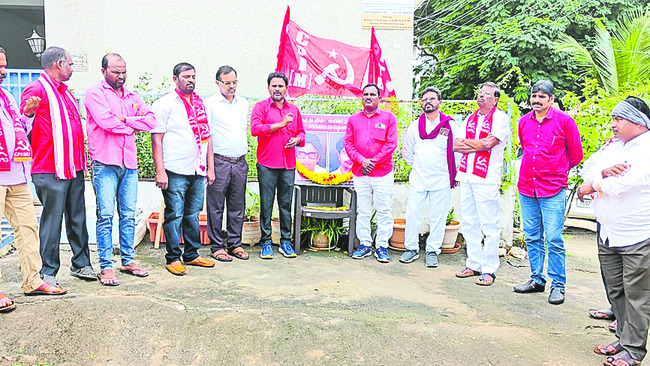 ప్రాణాలు పోయినా  భూములిచ్చేది లేదు 1