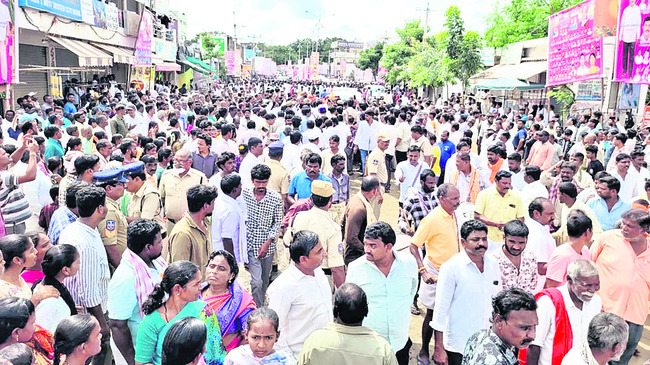 కాంచనగుహకు స్వర్ణకాంతులు 1