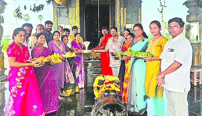 ఓంకారేశ్వరునికి నాగాభరణం సమర్పణ 1